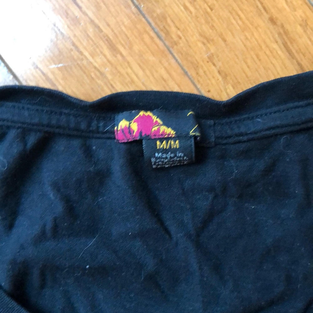 Basic black tee - Picture 3 of 3
